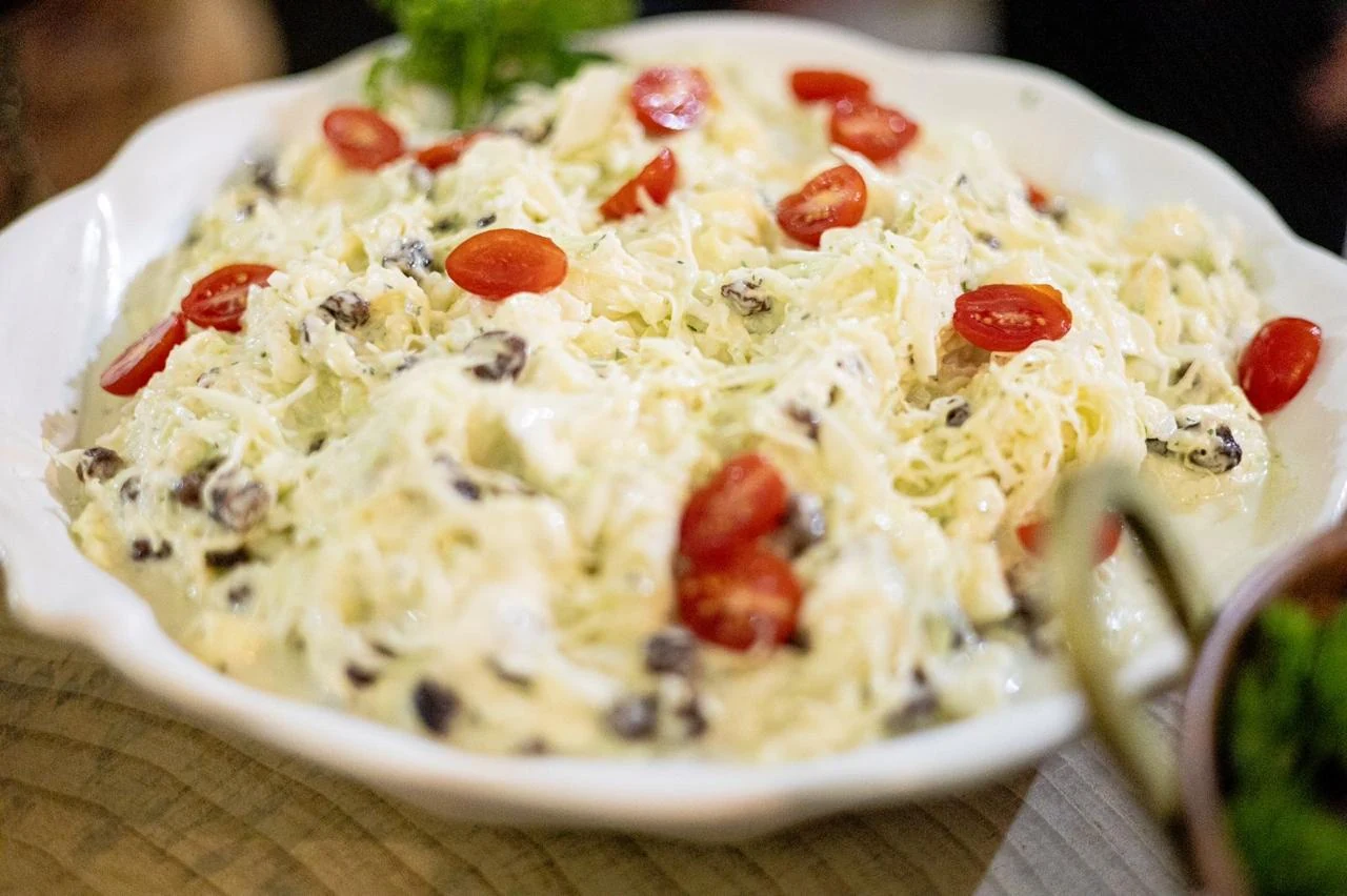 Salada colorida preparada para buffet